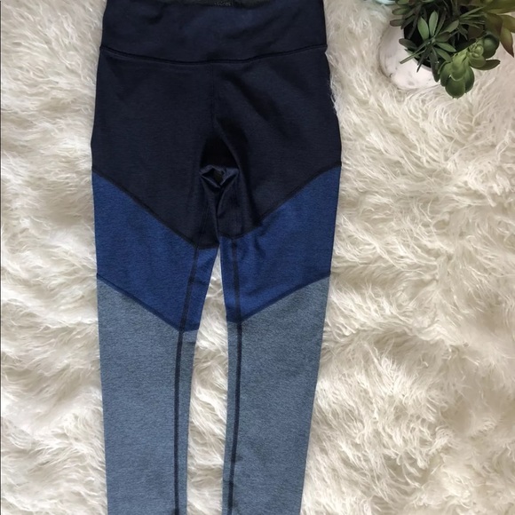 OUTDOOR VOICES 7/8 Spring Legging in Navy - Picture 3 of 5